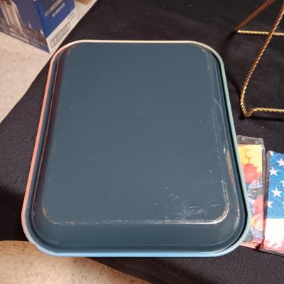 2 COCA-COLA TRAYS AND COCKTAIL NAPKINS