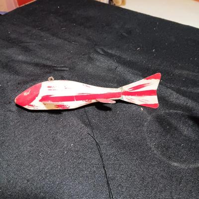 LARGE WOODEN FISHING LURES WITH TIN FINS