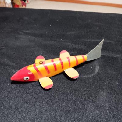 LARGE WOODEN FISHING LURES WITH TIN FINS
