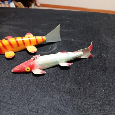 LARGE WOODEN FISHING LURES WITH TIN FINS