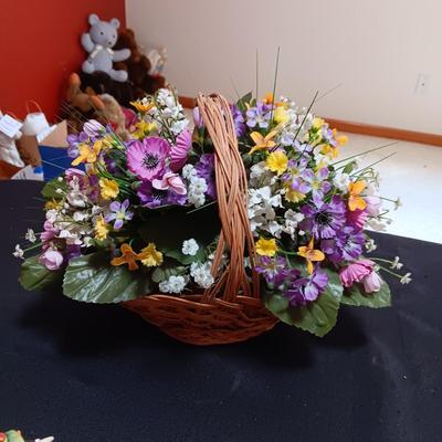 GOEBEL HUMMEL "PLAYMATES" AND A BASKET OF FLOWERS