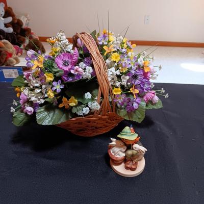 GOEBEL HUMMEL "PLAYMATES" AND A BASKET OF FLOWERS