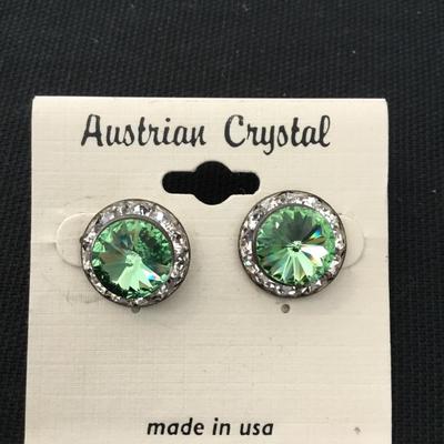 Beautiful vintage Australian crystal Emerald green stud earrings