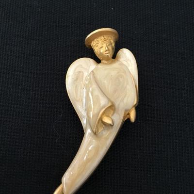 Vintage enamel, pearl essence, angel pin, gold tone, cream colored halo