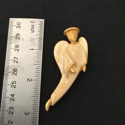 Vintage enamel, pearl essence, angel pin, gold tone, cream colored halo