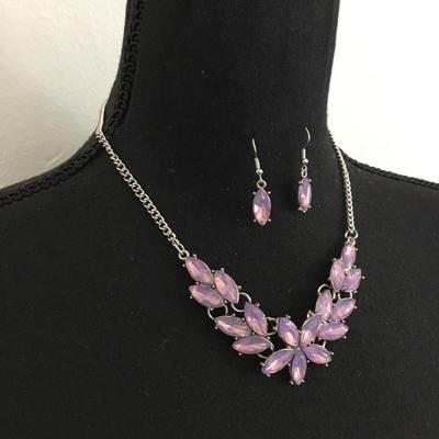Beautiful, pink iridescent, silver toned necklace, earring set