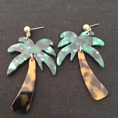 Cute acrylic, palm tree earrings