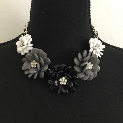 Super cute, silver tones, acrylic, flowers & rhinestone statement necklace