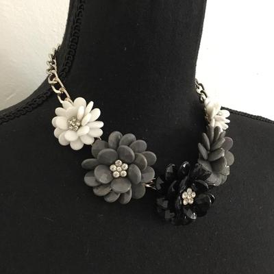 Super cute, silver tones, acrylic, flowers & rhinestone statement necklace