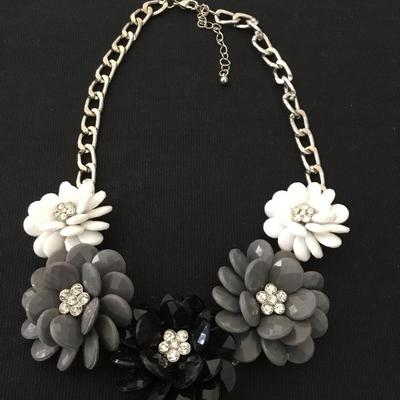 Super cute, silver tones, acrylic, flowers & rhinestone statement necklace