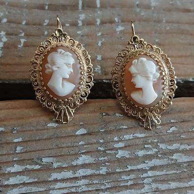 Beautiful Vintage 14K Yellow Gold Carved Shell Lady Cameo Dangle Drop Earrings