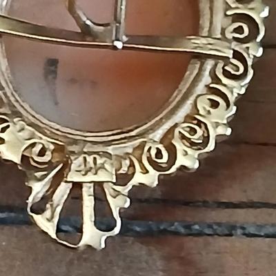 Beautiful Vintage 14K Yellow Gold Carved Shell Lady Cameo Dangle Drop Earrings