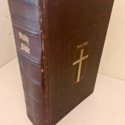 Vintage Books Lot Bible / 1st Edition Gone With The Wind
