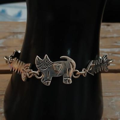 Vintage bracelet Cat and fishbones .925 marked - So cute!
