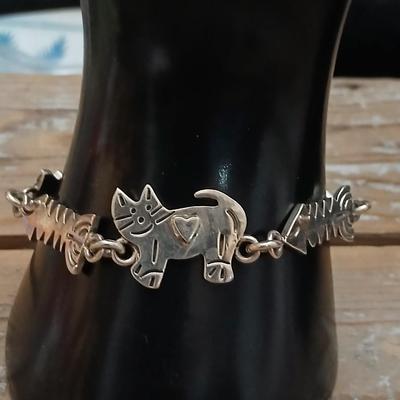 Vintage bracelet Cat and fishbones .925 marked - So cute!