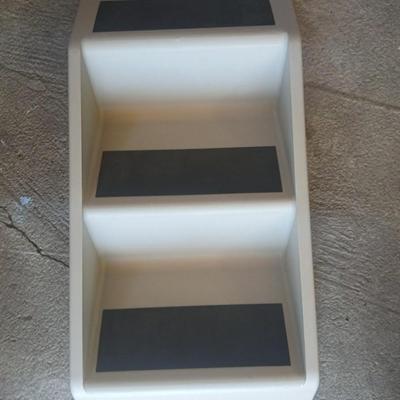 Collapsible dog stairs and medium deluxe Petmate kennel