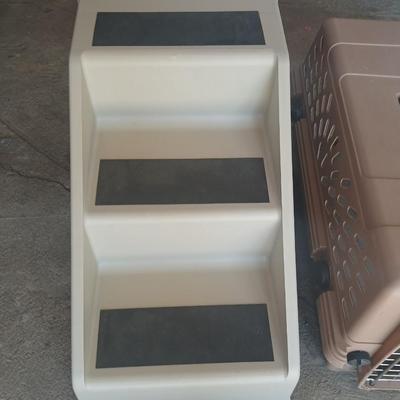 Collapsible dog stairs and medium deluxe Petmate kennel