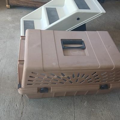 Collapsible dog stairs and medium deluxe Petmate kennel