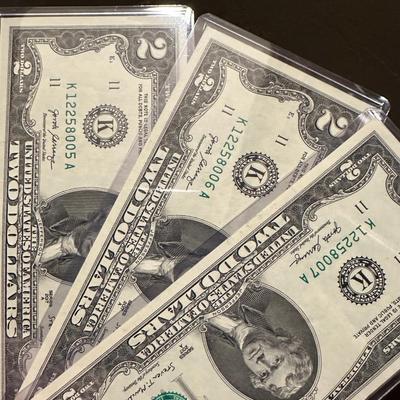 Currency Lot - 3-1976-$2 3 Sequential 2017 $2- $5, $2 red seal + foreign