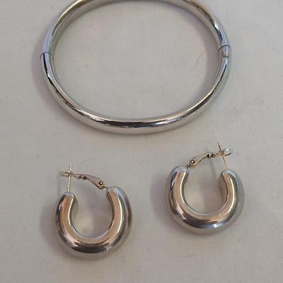 Vintage etched sterling marked bangle bracelet with .925 signed earrings