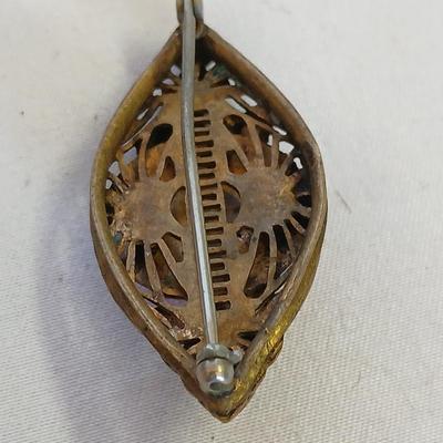 Antique brass brooch 1930's Vintage ART Deco Era - Brass coral colored flowers with vintage etched cufflink