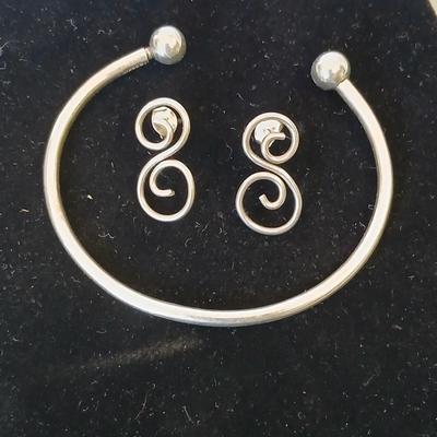 .925 marked Bangle with a set of earrings
