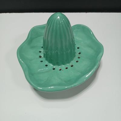 Vintage Pottery Citrus Juicer Squeezer Reamer Cactus