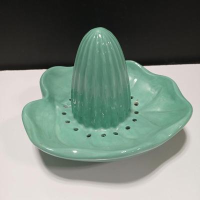 Vintage Pottery Citrus Juicer Squeezer Reamer Cactus