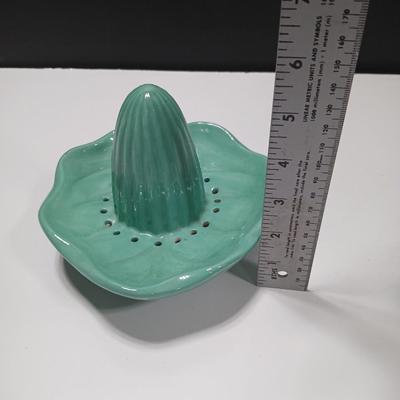 Vintage Pottery Citrus Juicer Squeezer Reamer Cactus