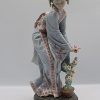 Lladro “Mayumi” Japanese Geisha Figurine