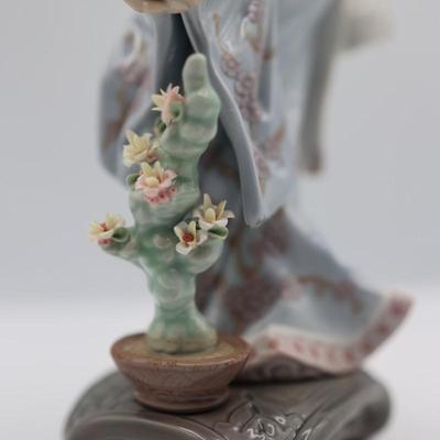 Lladro “Mayumi” Japanese Geisha Figurine
