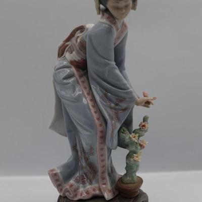 Lladro “Mayumi” Japanese Geisha Figurine