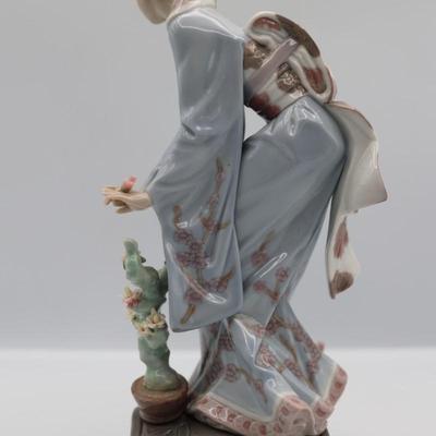 Lladro “Mayumi” Japanese Geisha Figurine