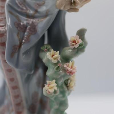 Lladro “Mayumi” Japanese Geisha Figurine