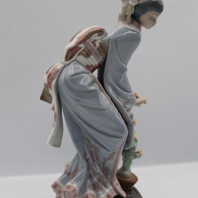 Lladro “Mayumi” Japanese Geisha Figurine
