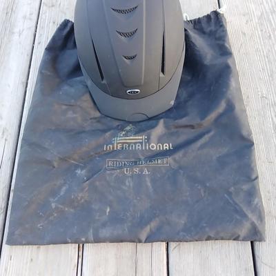 Equestrian tack - Like new! IRH International Riding Helmets - English Riding Helmet with bag - M/L