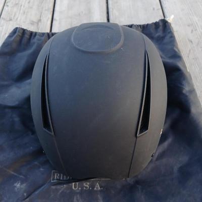 Equestrian tack - Like new! IRH International Riding Helmets - English Riding Helmet with bag - M/L