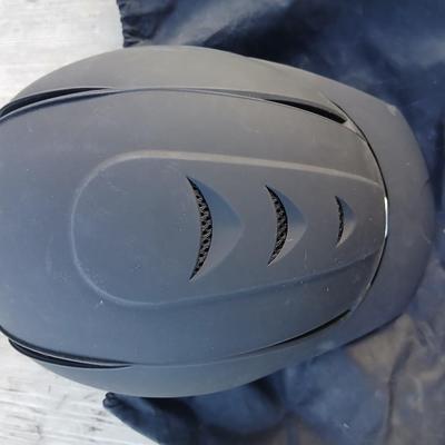 Equestrian tack - Like new! IRH International Riding Helmets - English Riding Helmet with bag - M/L