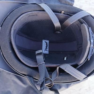 Equestrian tack - Like new! IRH International Riding Helmets - English Riding Helmet with bag - M/L