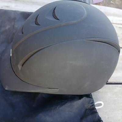 Equestrian tack - Like new! IRH International Riding Helmets - English Riding Helmet with bag - M/L