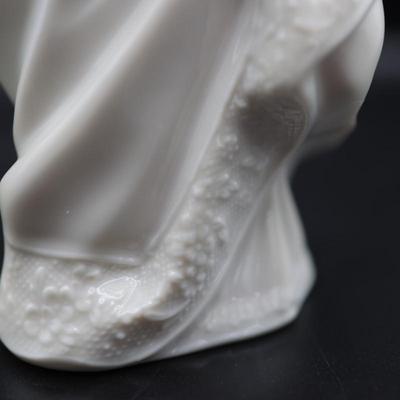 Nao by Lladro "How Pretty"