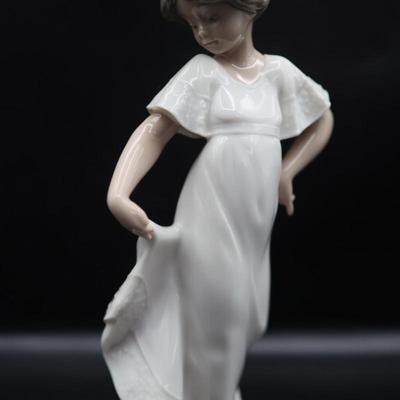 Nao by Lladro "How Pretty"
