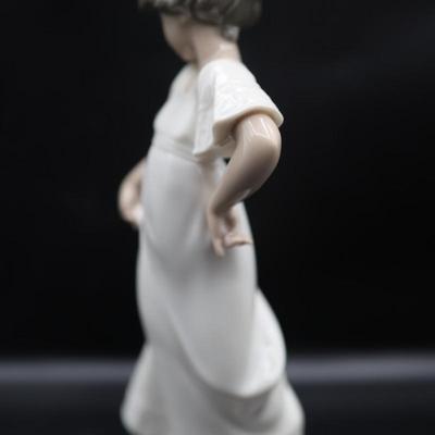 Nao by Lladro "How Pretty"