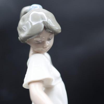 Nao by Lladro "How Pretty"