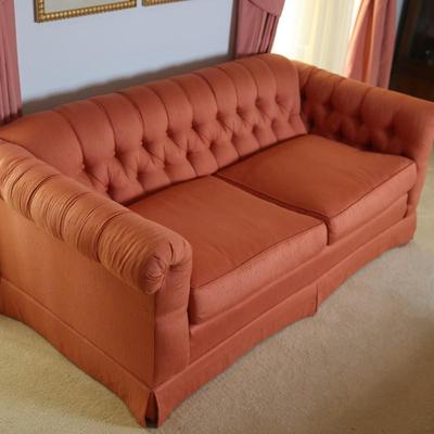 Distinctive Furniture by Gilliam Tufted Loveseat