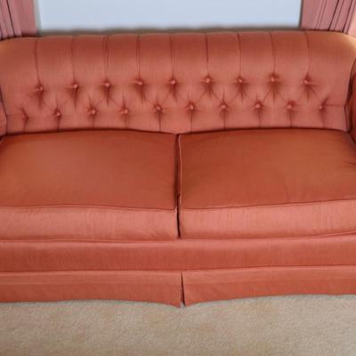 Distinctive Furniture by Gilliam Tufted Loveseat