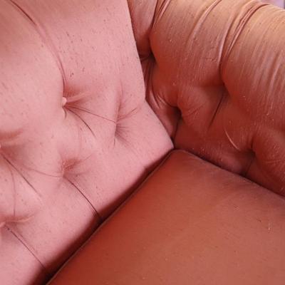 Distinctive Furniture by Gilliam Tufted Loveseat