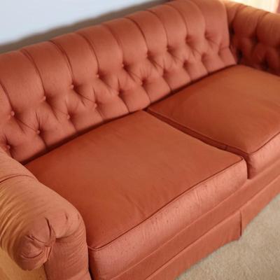 Distinctive Furniture by Gilliam Tufted Loveseat