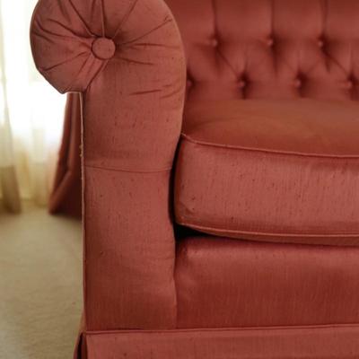 Distinctive Furniture by Gilliam Tufted Loveseat