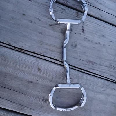 Equestrian tack - Mylers Level 2 English Dee Low Port Snaffle Bit /r Triple Barrel with Hooks Snaffle bit Toklat